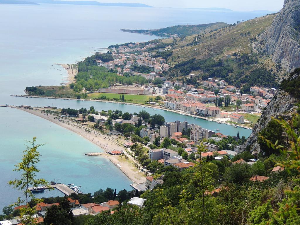Villa Maristika 奥米什 外观 照片